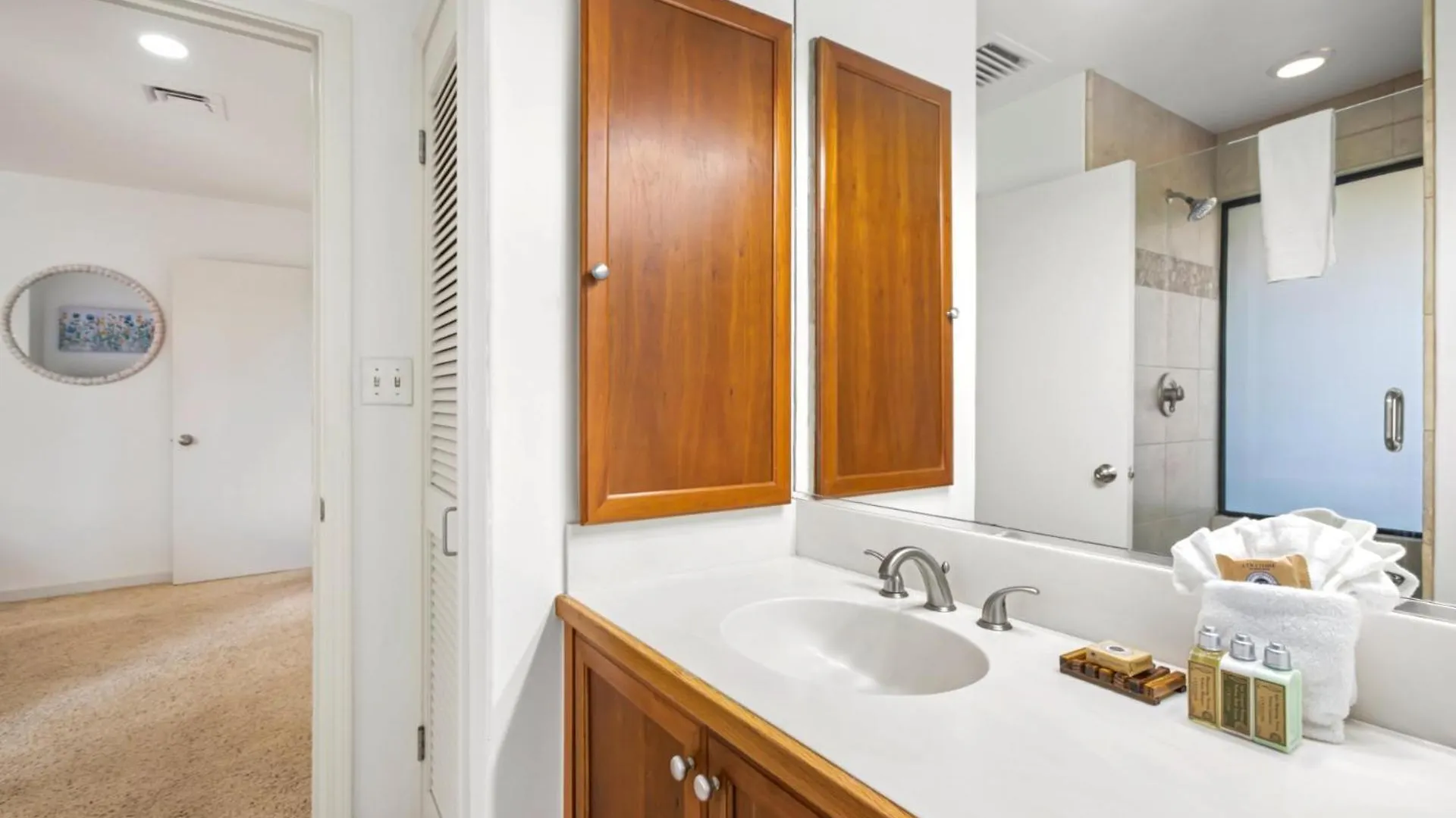 Kbm Resorts Free Car Kaanapali Royal 2-Bedroom Condo An Island Inspired Gem Kro-G201